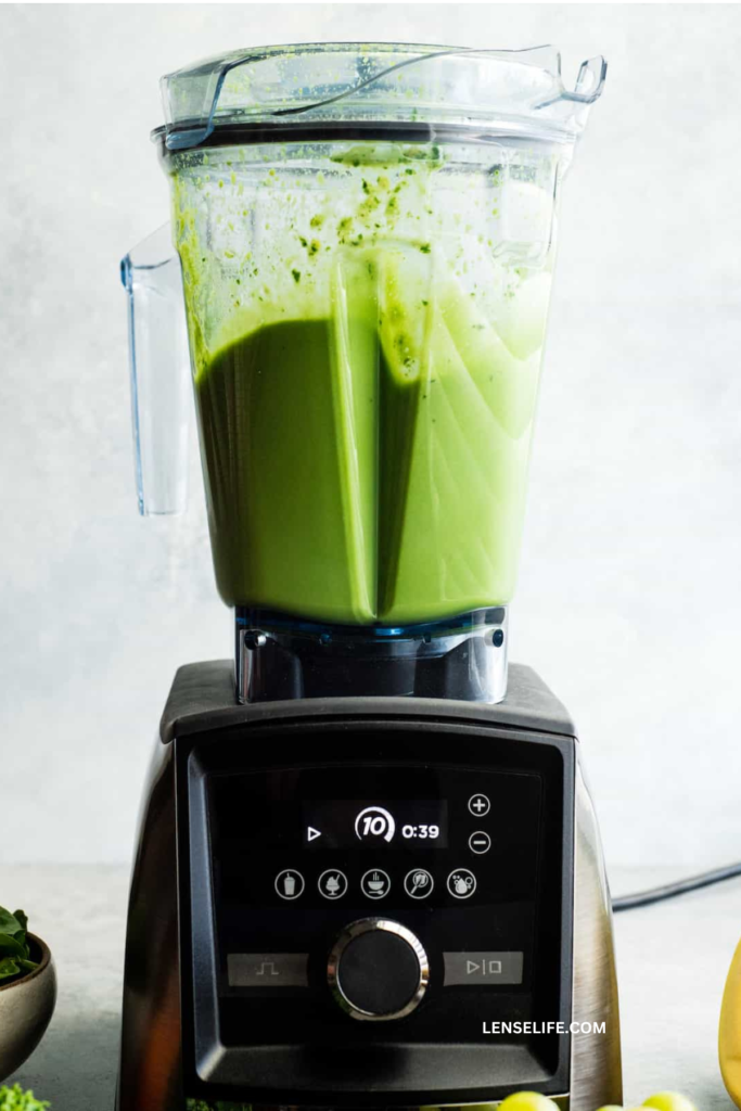 Green Smoothie in the blender
